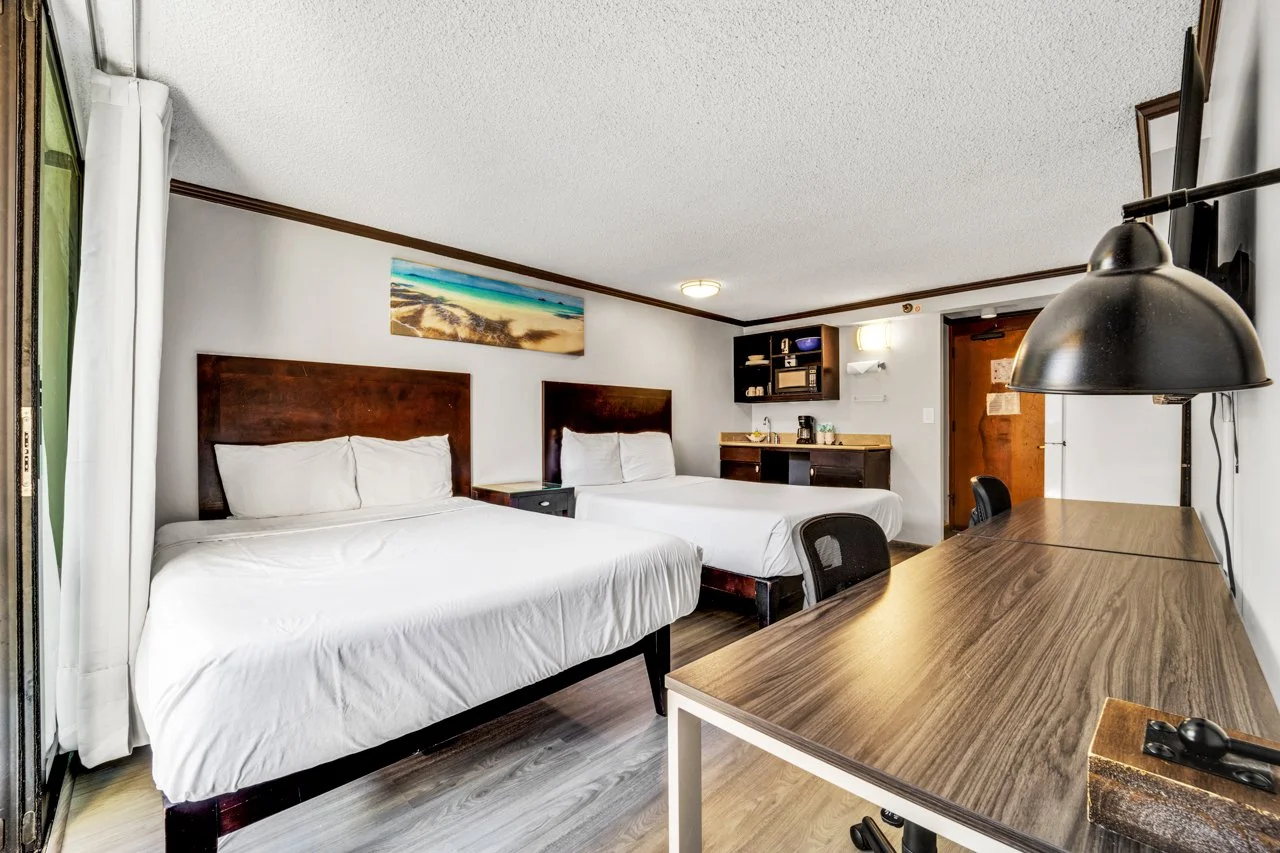 Updated Waikiki studio with bed and kitchenette